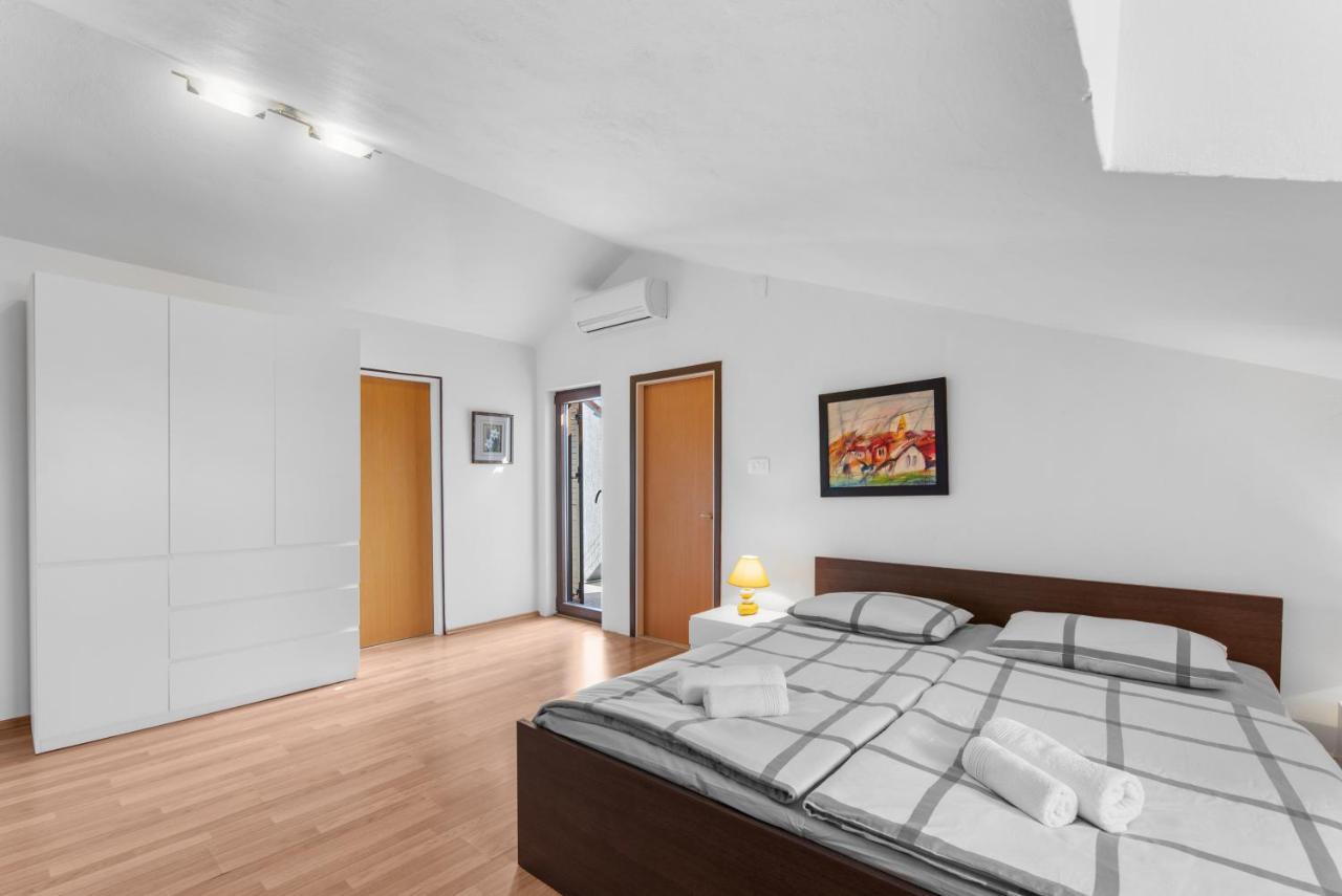 Apartments Villa Falcon 푼타나 외부 사진